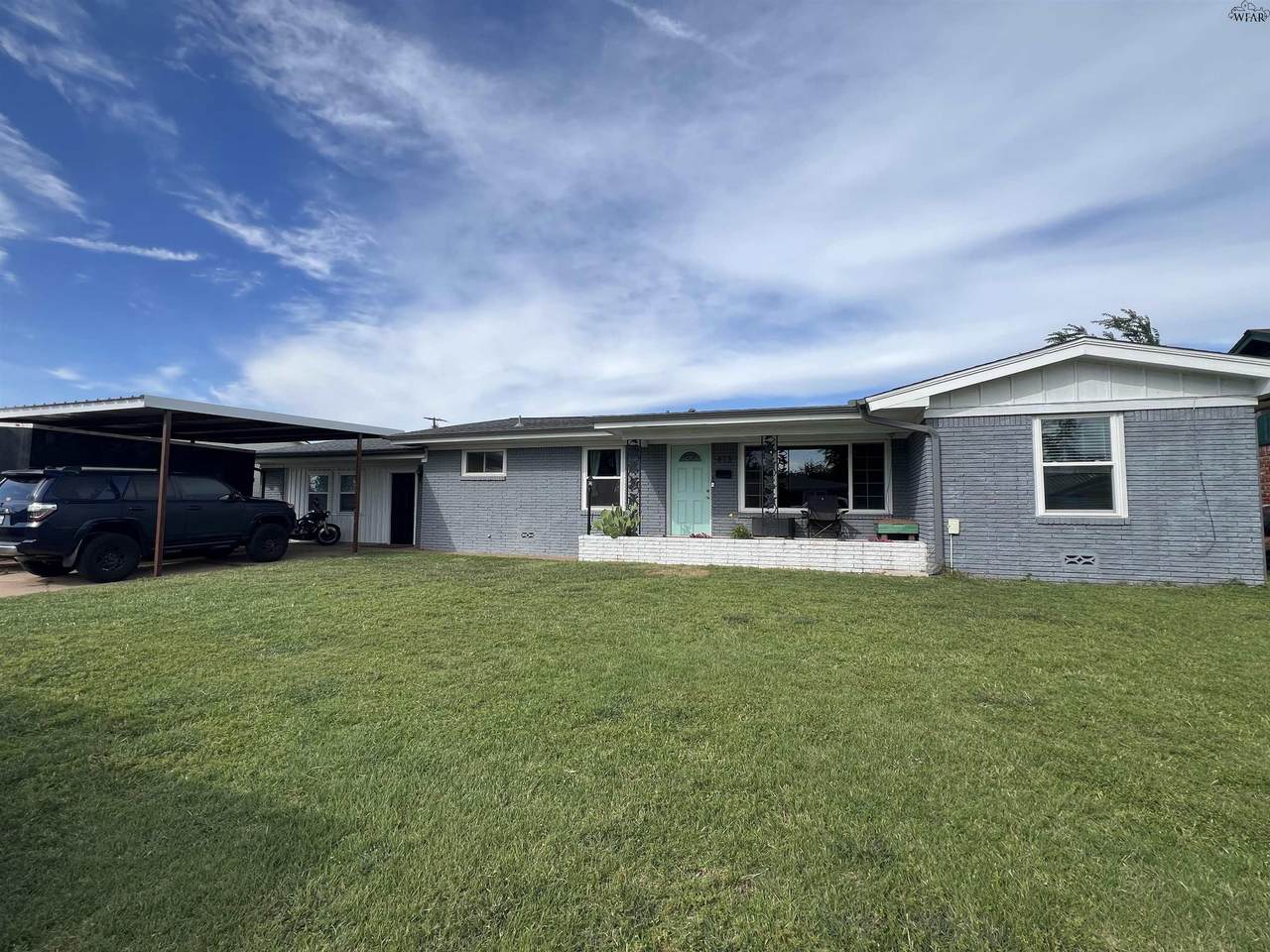 413 Rogers Drive - Photo 1
