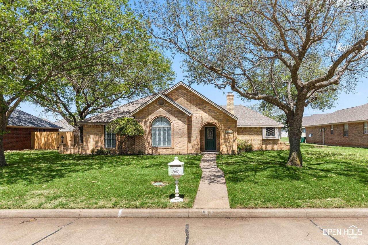 808 Arapaho Drive - Photo 1