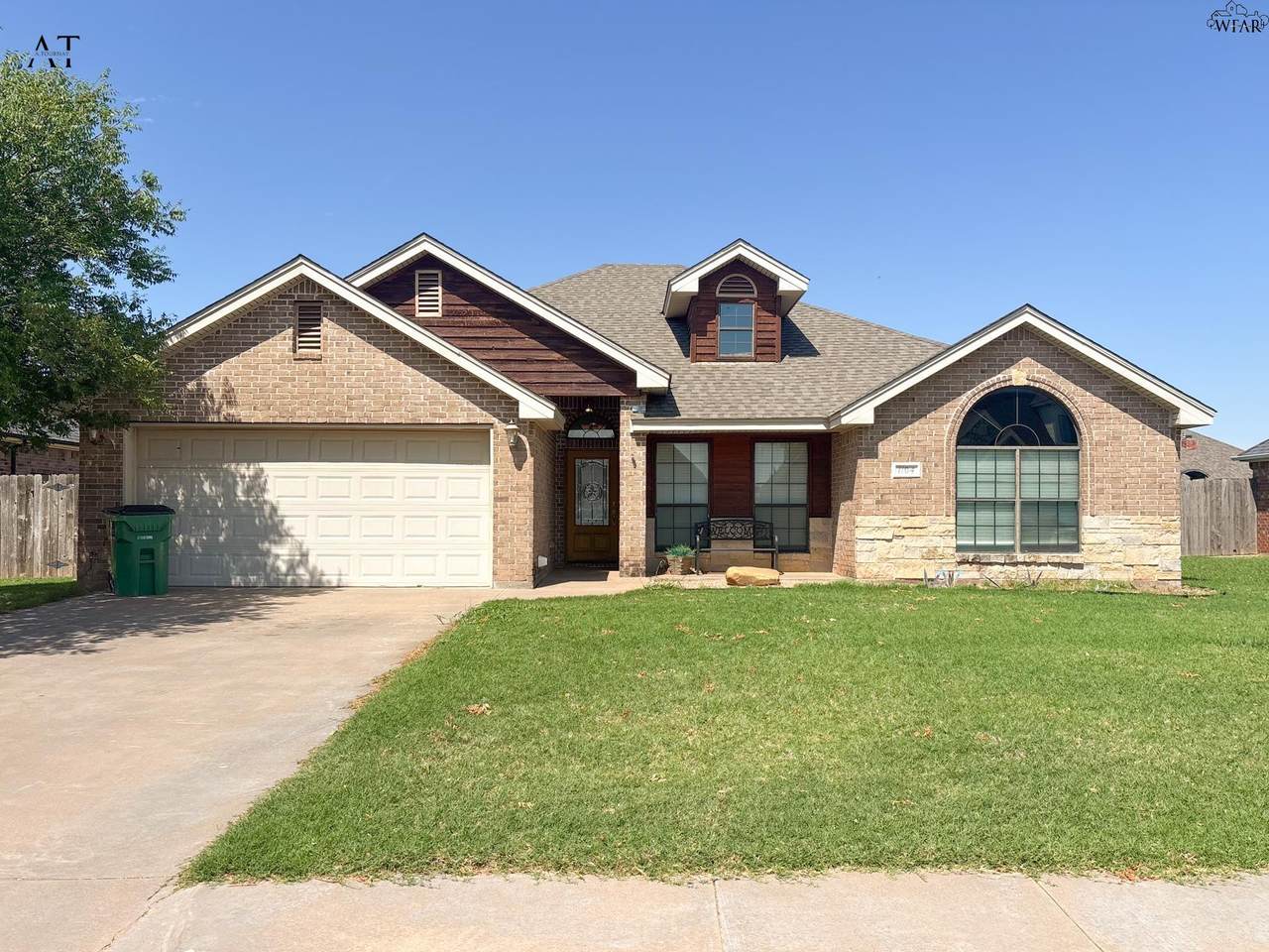 1104 Heritage Road - Photo 1