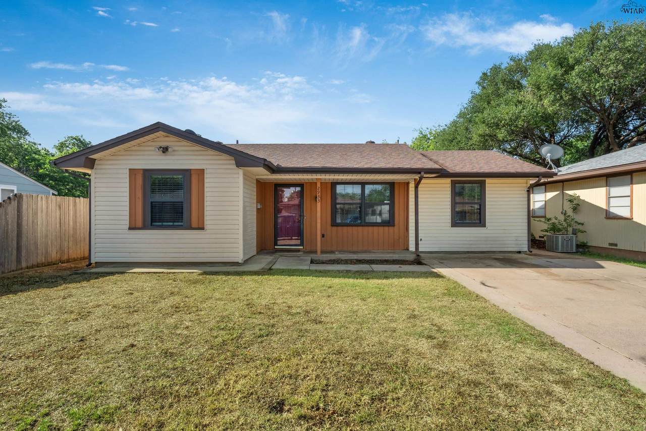 2933 Moffett Avenue - Photo 1