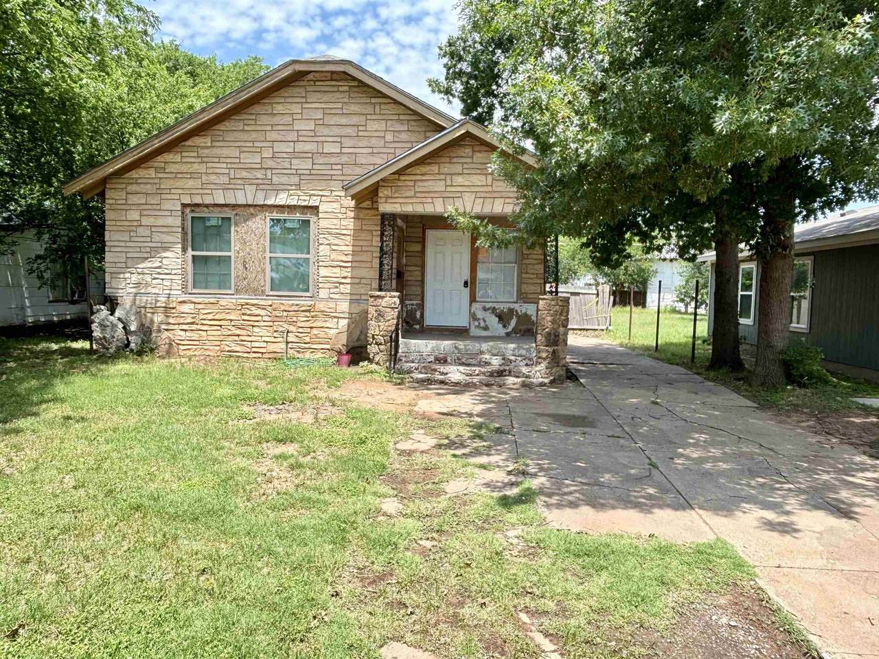 1602 Lucile Avenue - Photo 1