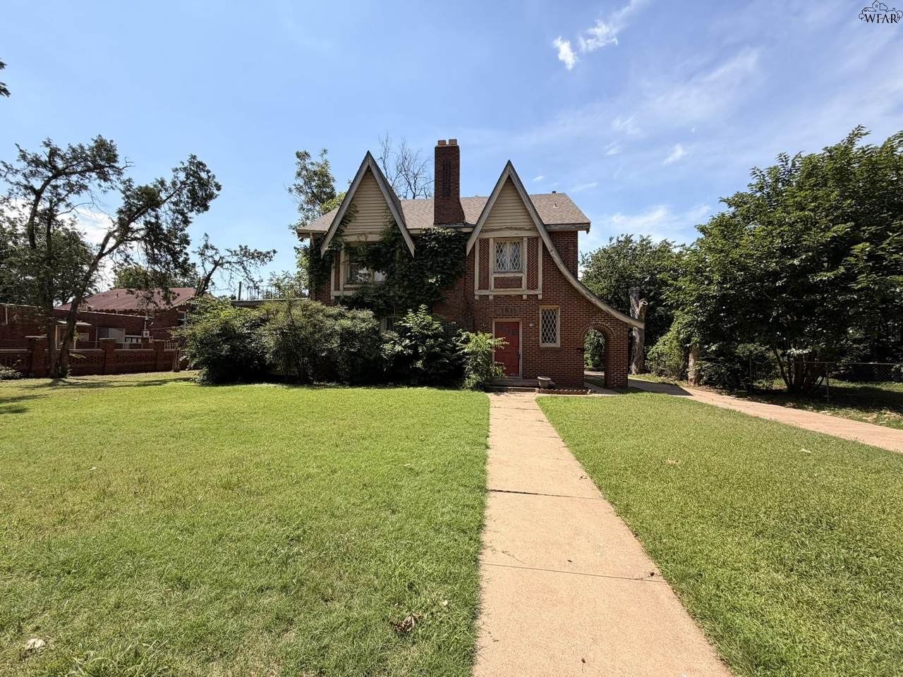 1811 8TH STREET - Photo 1