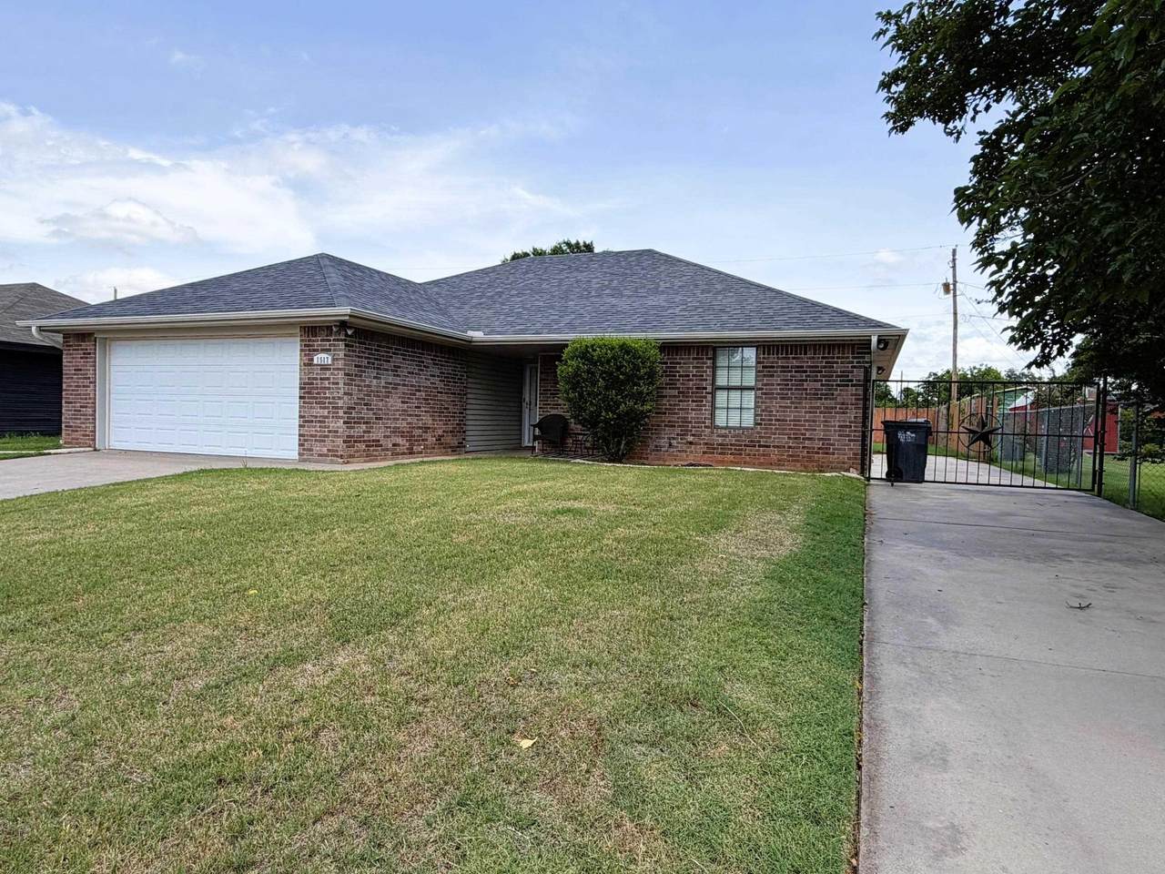 1517 City View Drive - Photo 1
