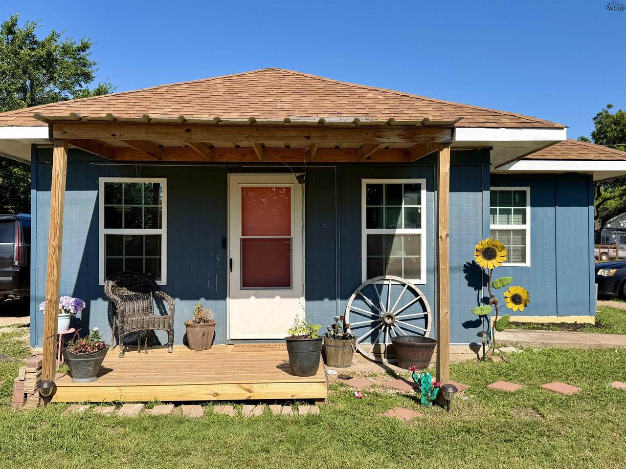 601 Center Street - Photo 1