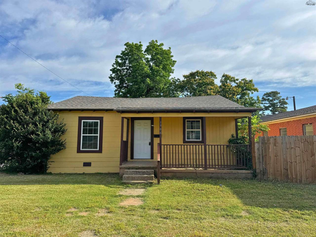 1906 8TH STREET - Photo 1