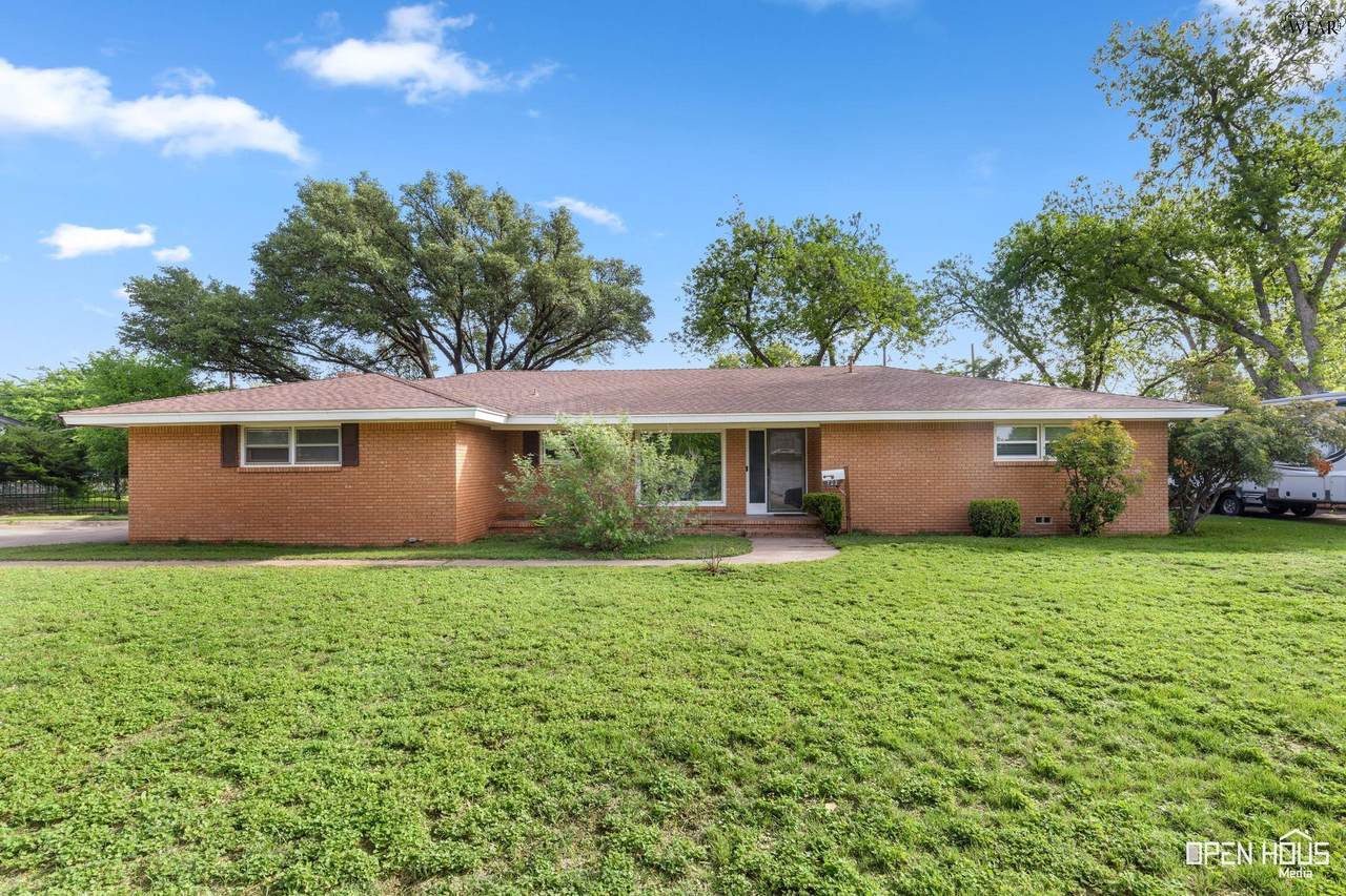 723 Maple Street - Photo 1