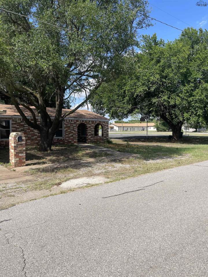 309 6TH STREET - Photo 1