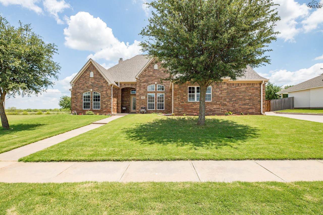 1004 Vineyard Lane - Photo 1
