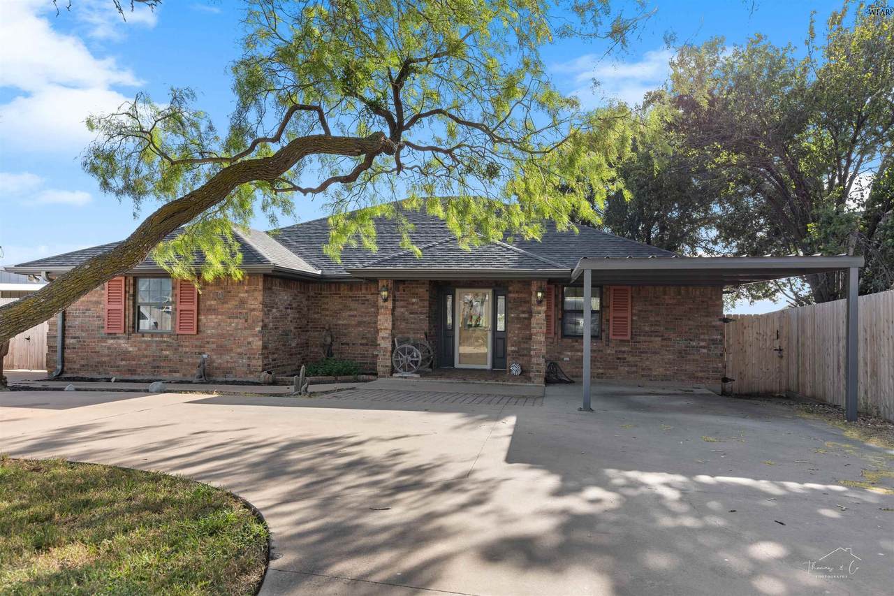 1301 Shoreline Drive - Photo 1