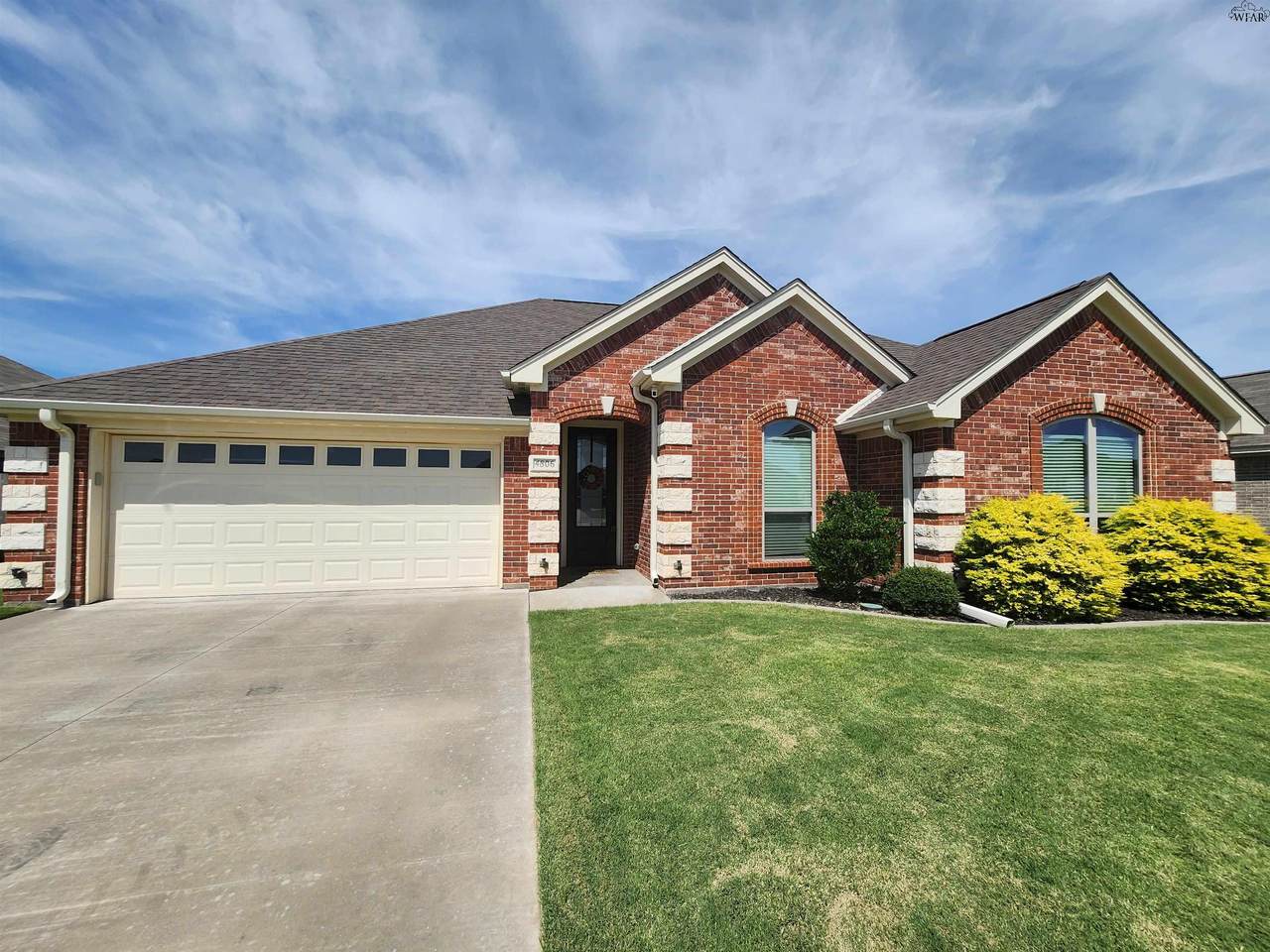 4806 Falcon Crest - Photo 1