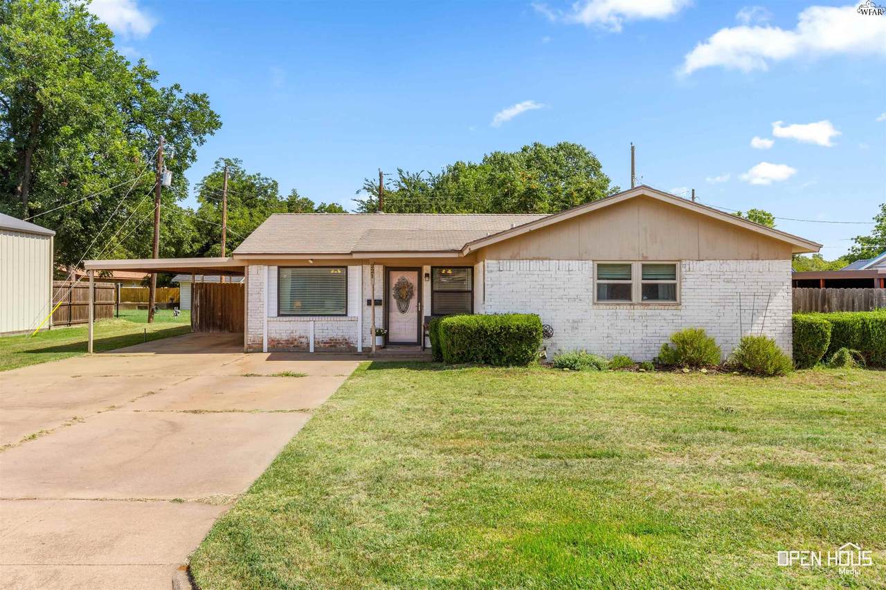 221 Dogwood Lane - Photo 1