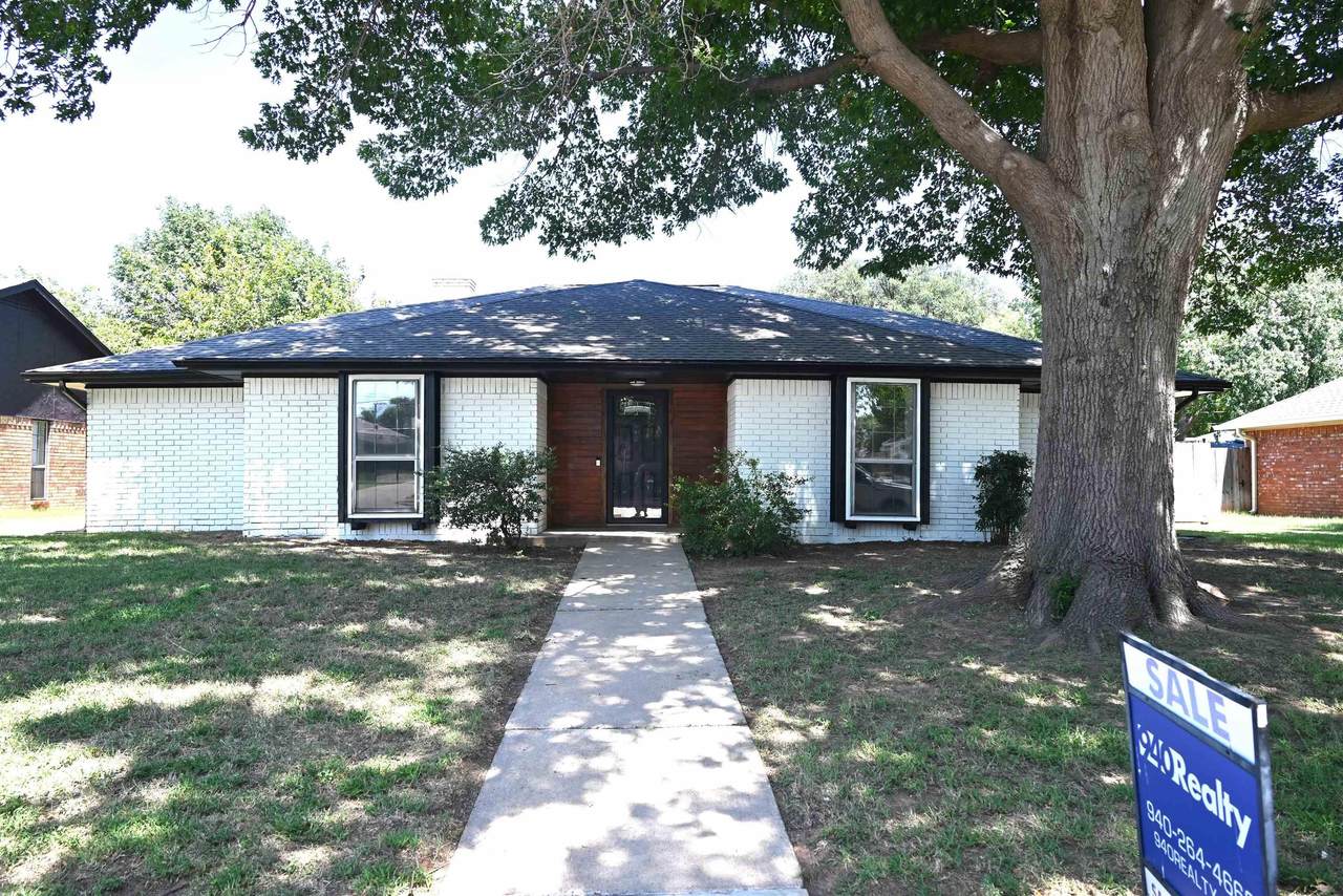 4821 Royal Oak Street - Photo 1