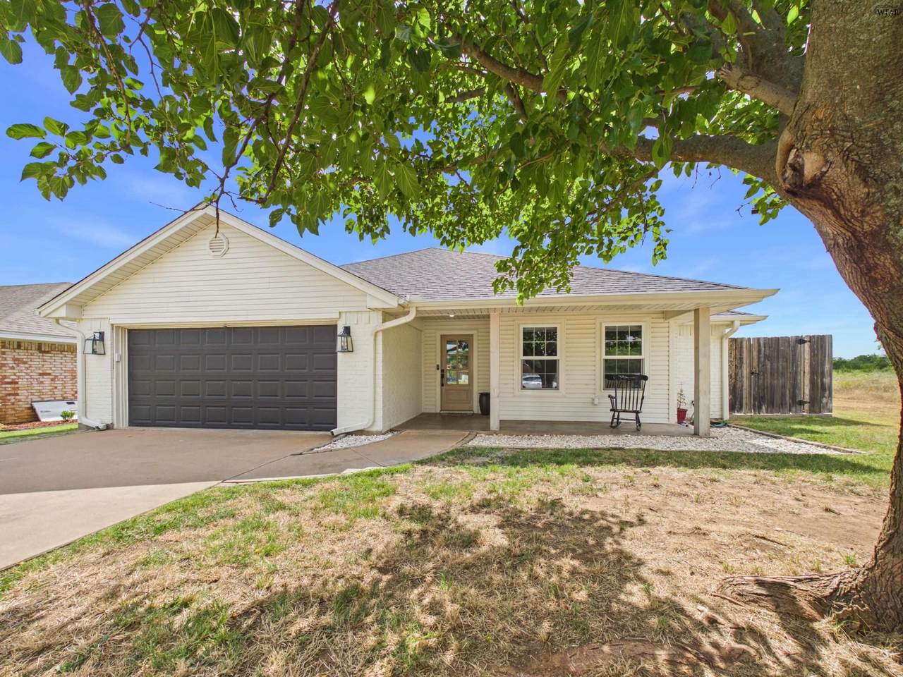 1438 Chuck Wagon Trail - Photo 1