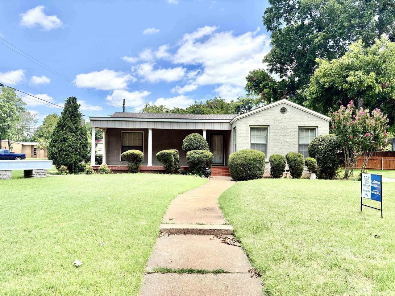 2511 Brook Avenue - Photo 1
