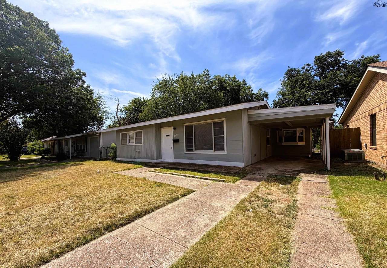2951 Moffett Avenue - Photo 1