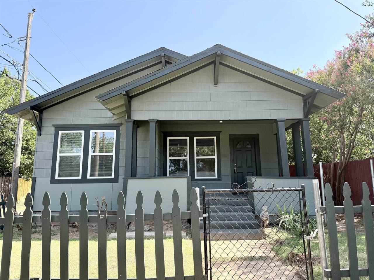 2115 Avenue F - Photo 1
