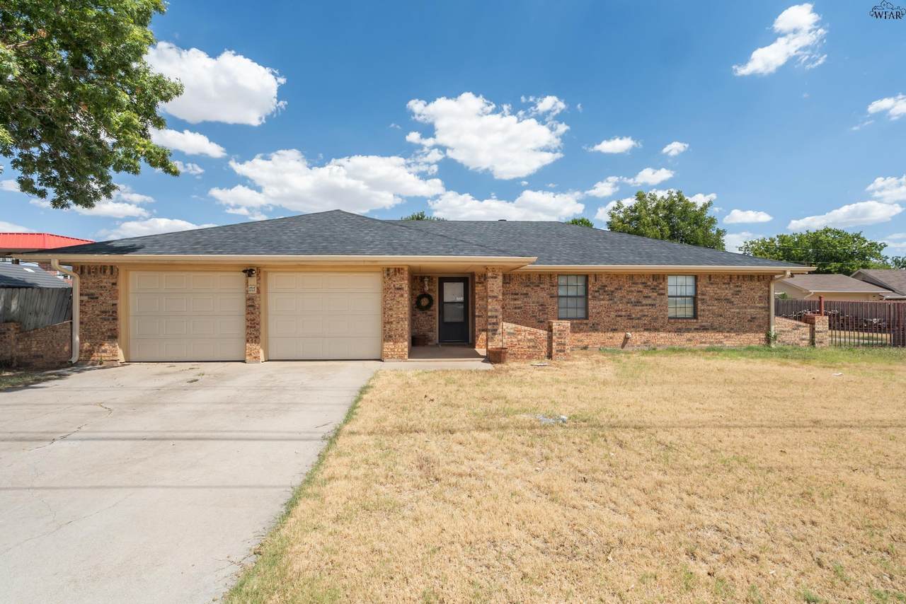 1717 City View Drive - Photo 1