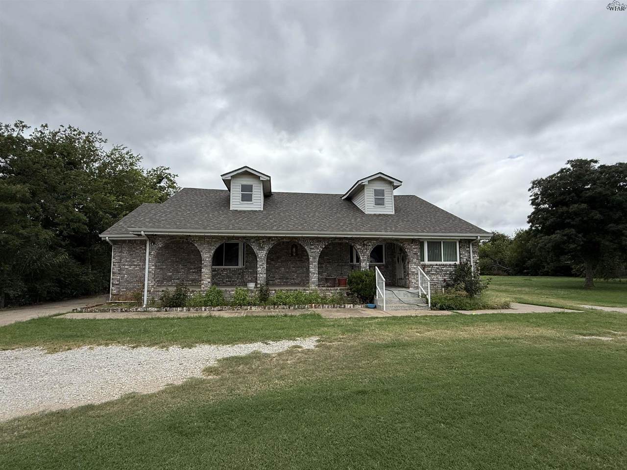 1038 City View Drive - Photo 1