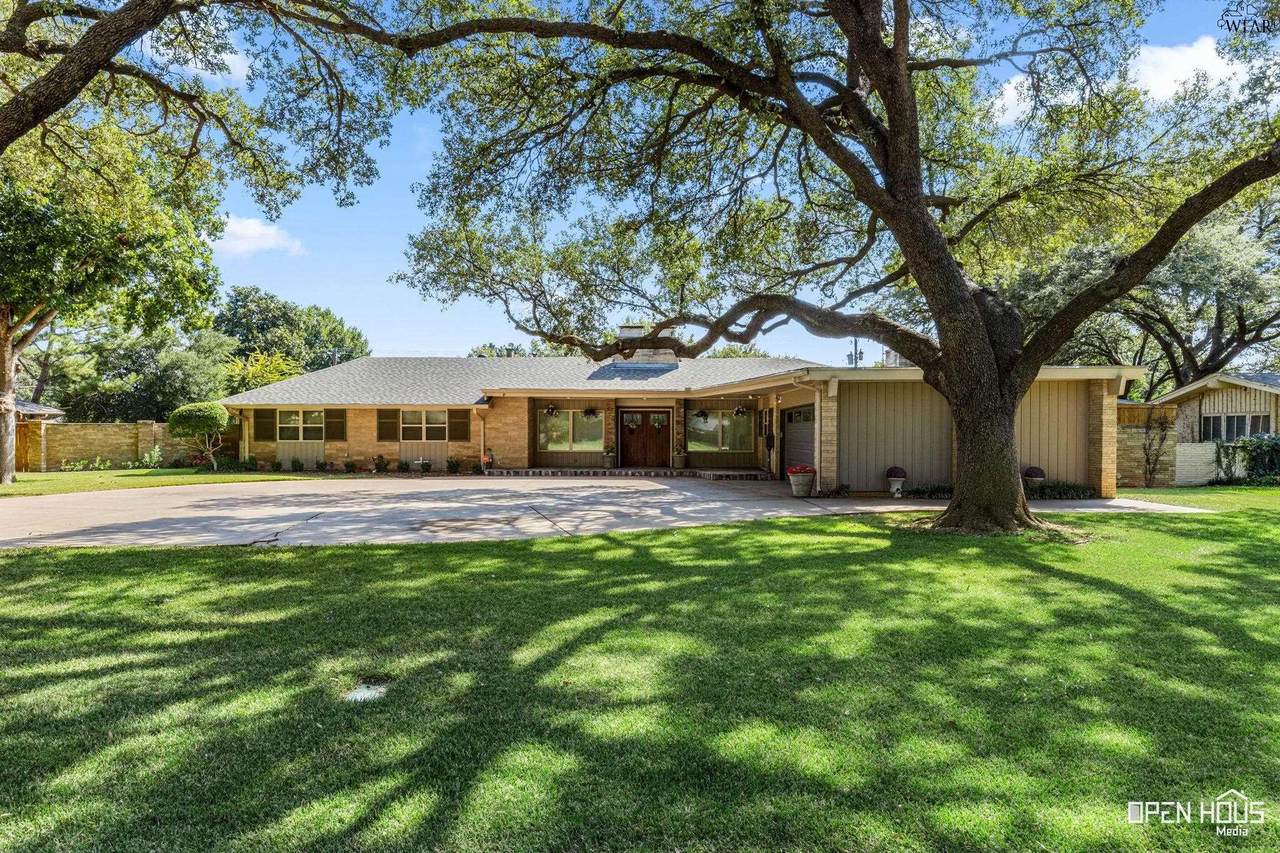 2605 Amherst Drive - Photo 1