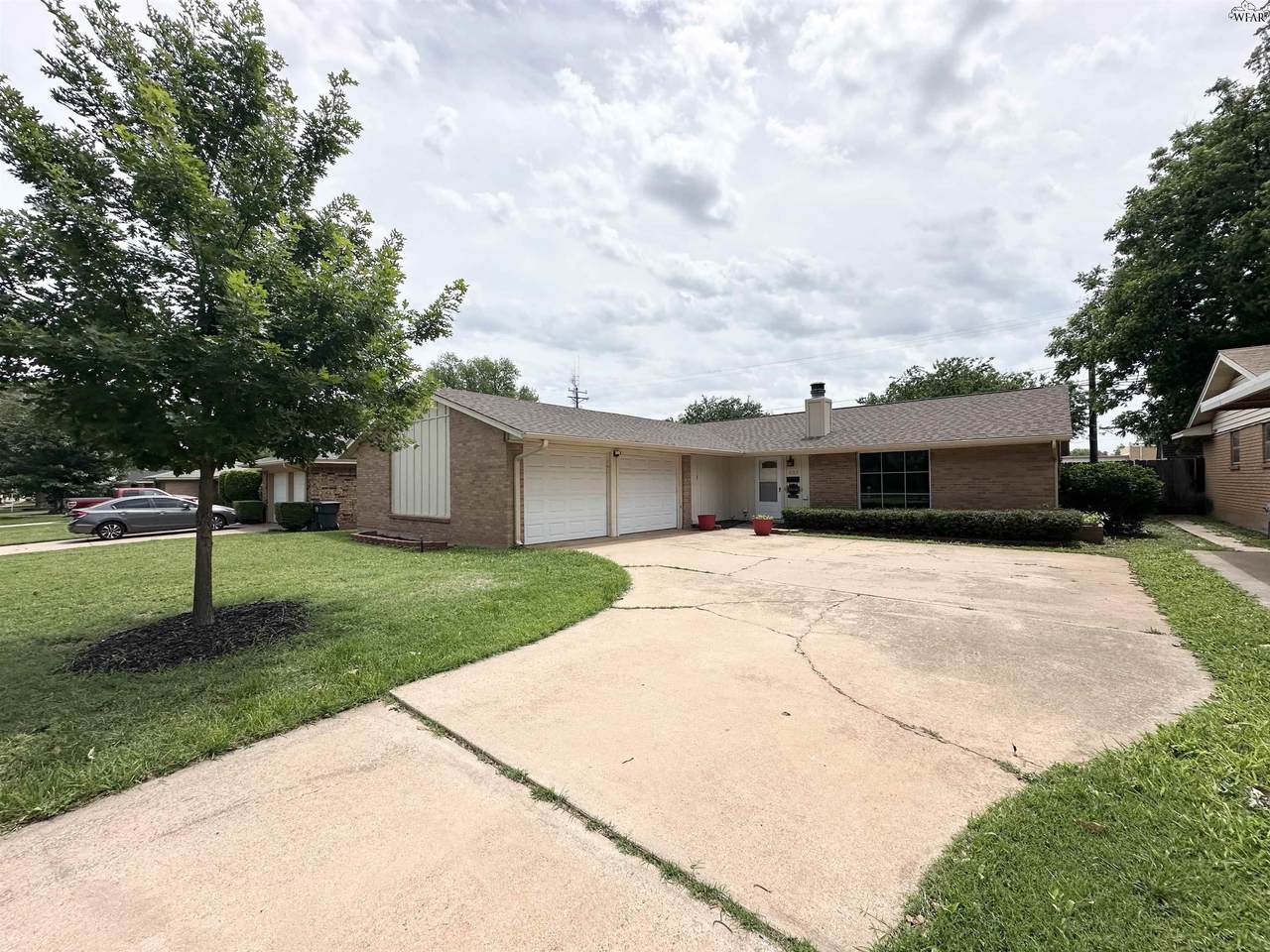 4213 Canberra Drive - Photo 1
