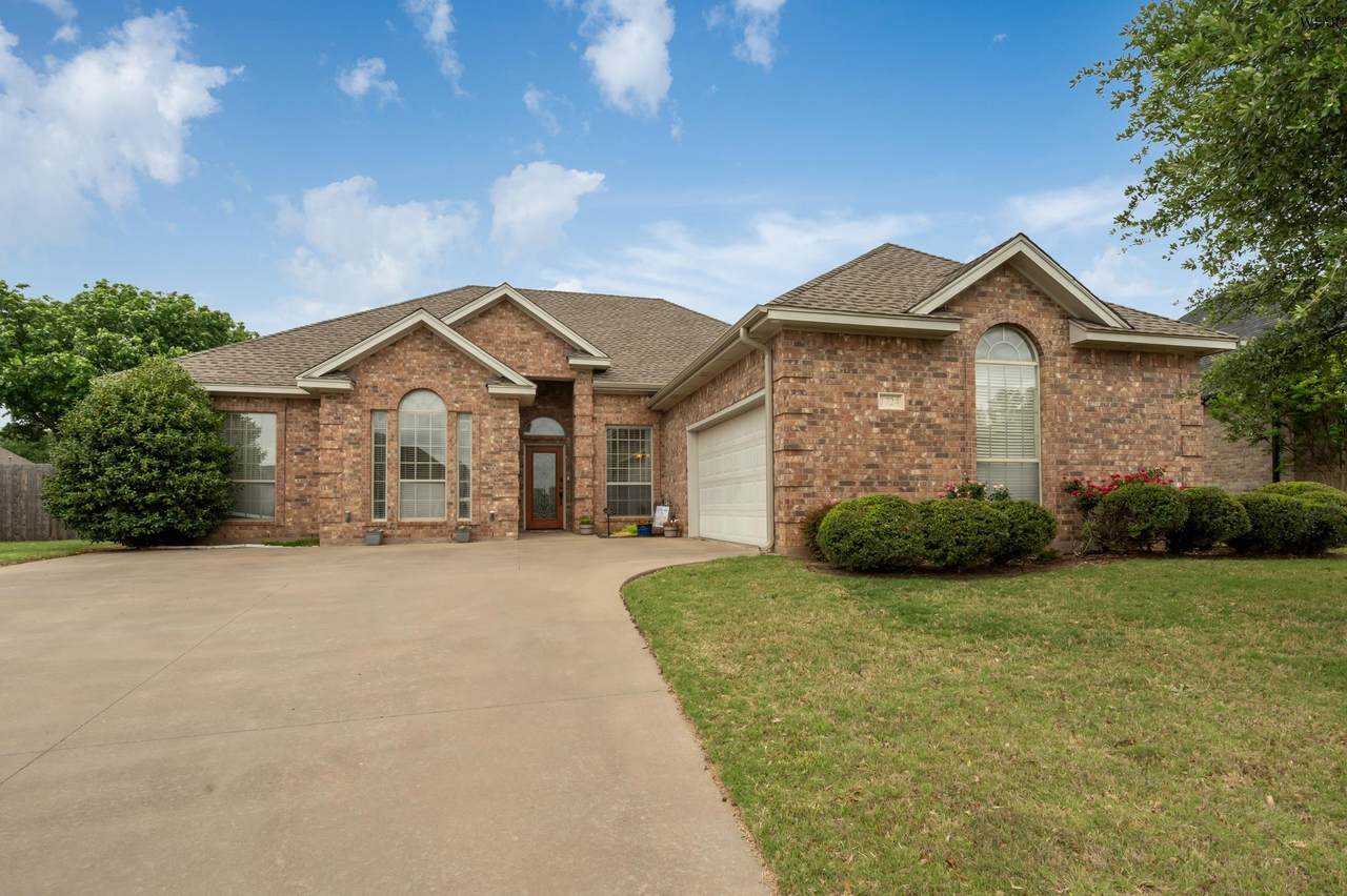 1724 Woodridge Drive - Photo 1