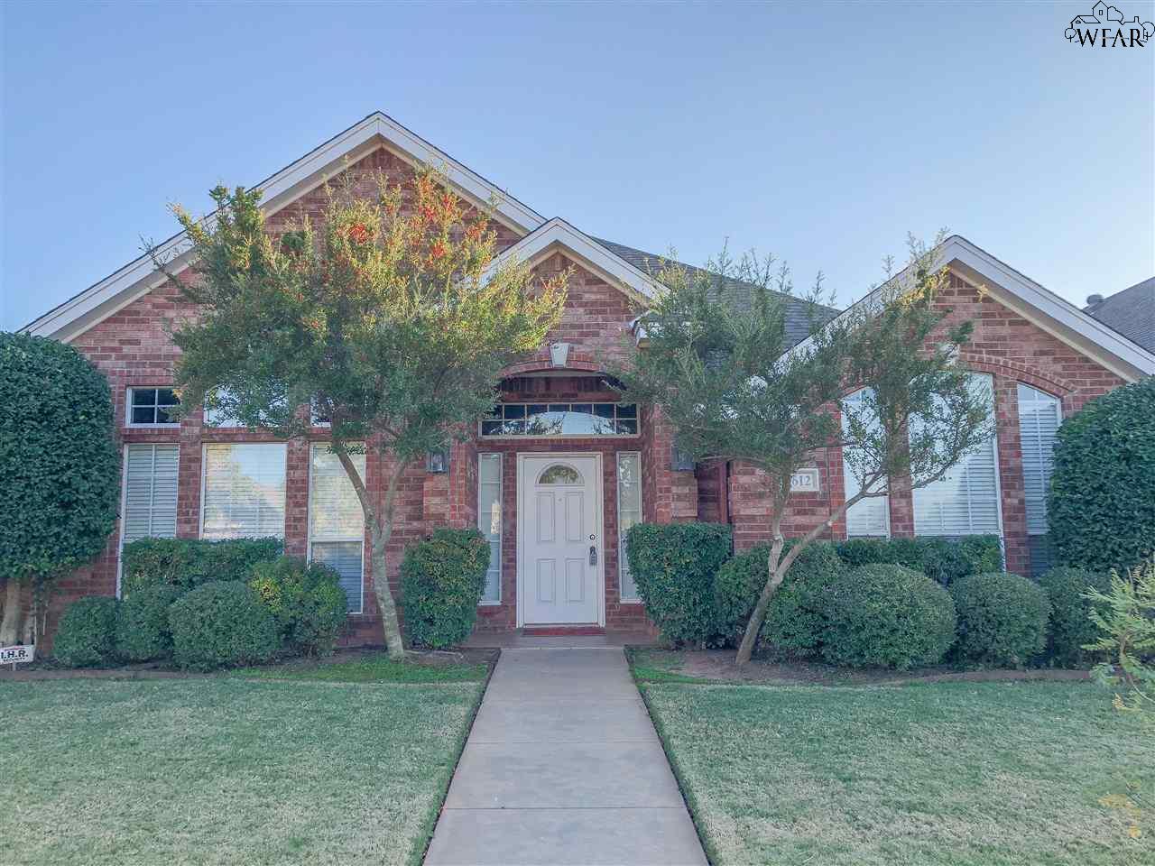 1612 Tanglewood Drive - Photo 1
