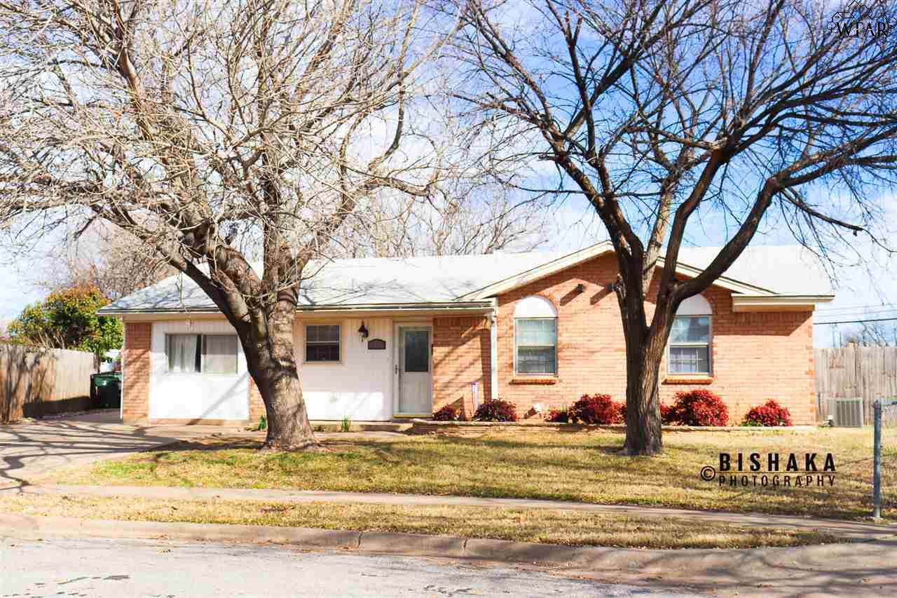 1813 Eden Hills Circle - Photo 1