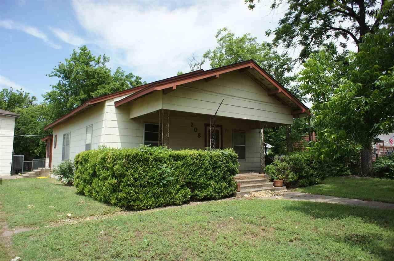 208 Jackson Avenue - Photo 1