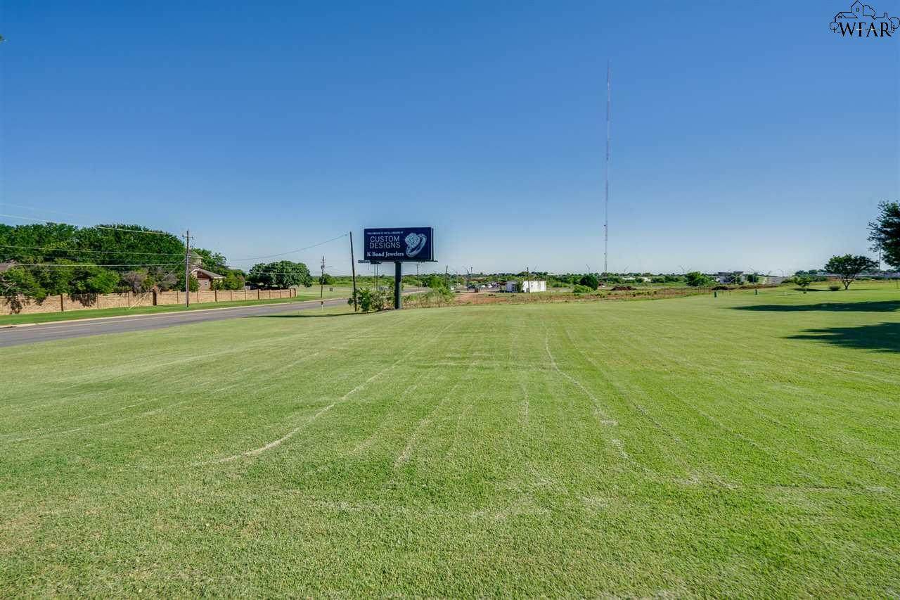 2715 Fairway Boulevard - Photo 1