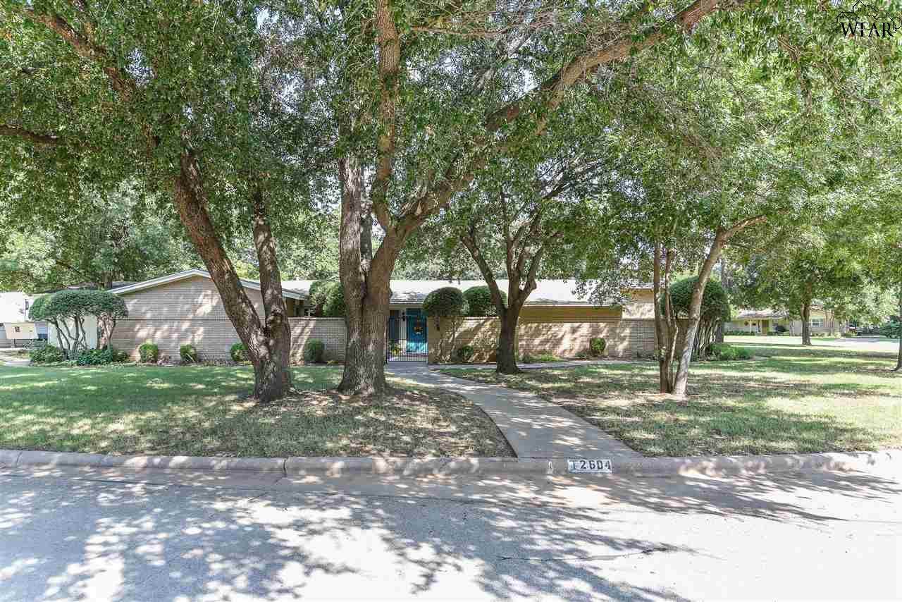 2604 Amherst Drive - Photo 1