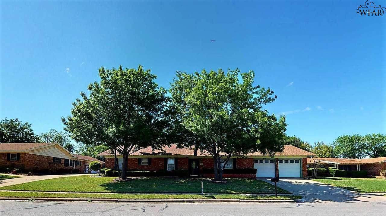 1812 Ridgemont Drive - Photo 1