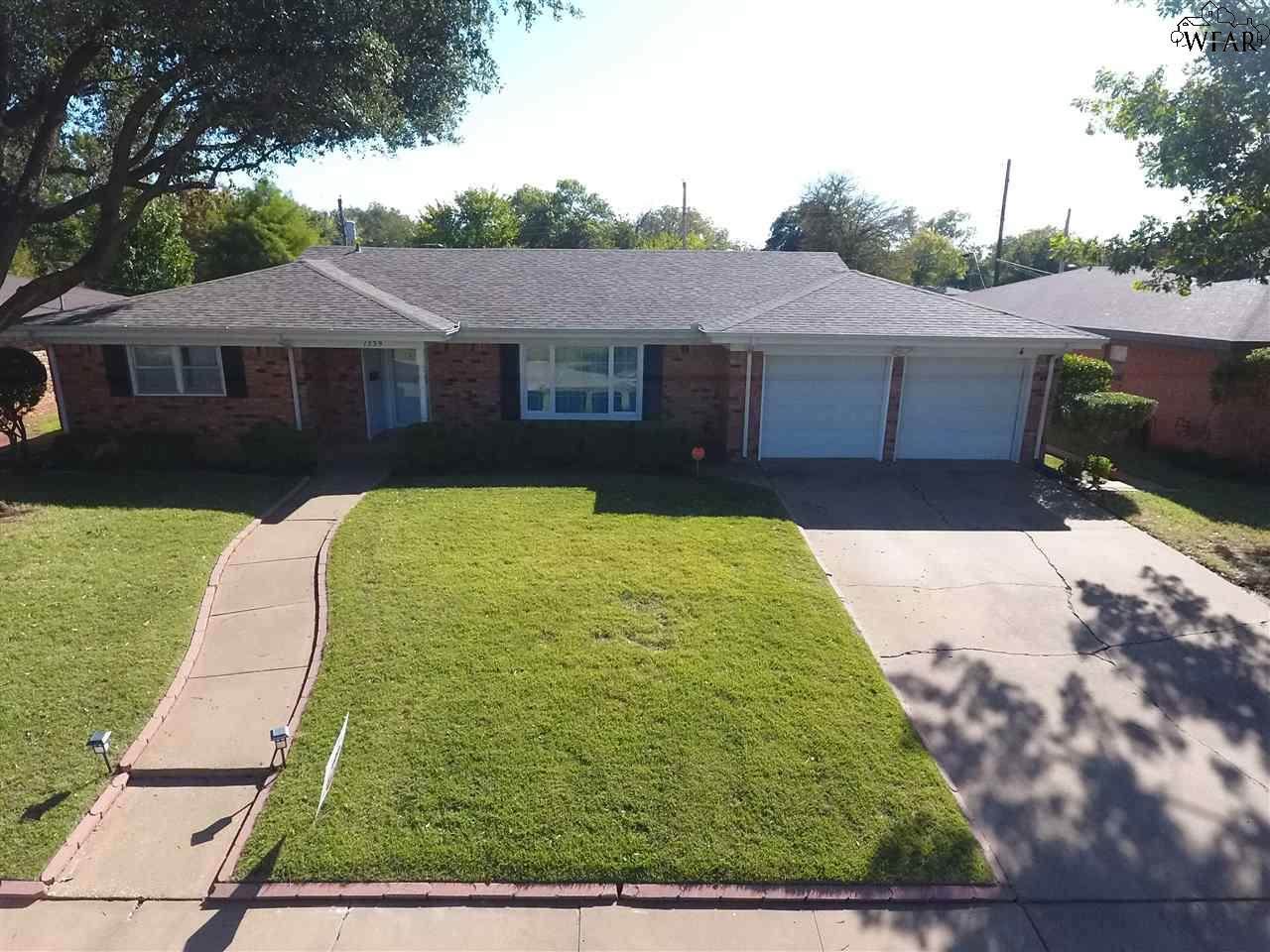 1539 Sweetbriar Drive - Photo 1