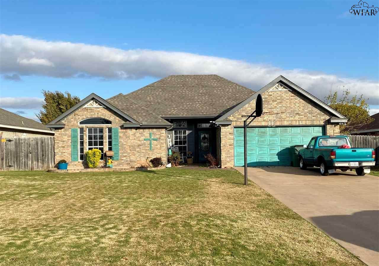 1401 Victoria Avenue - Photo 1