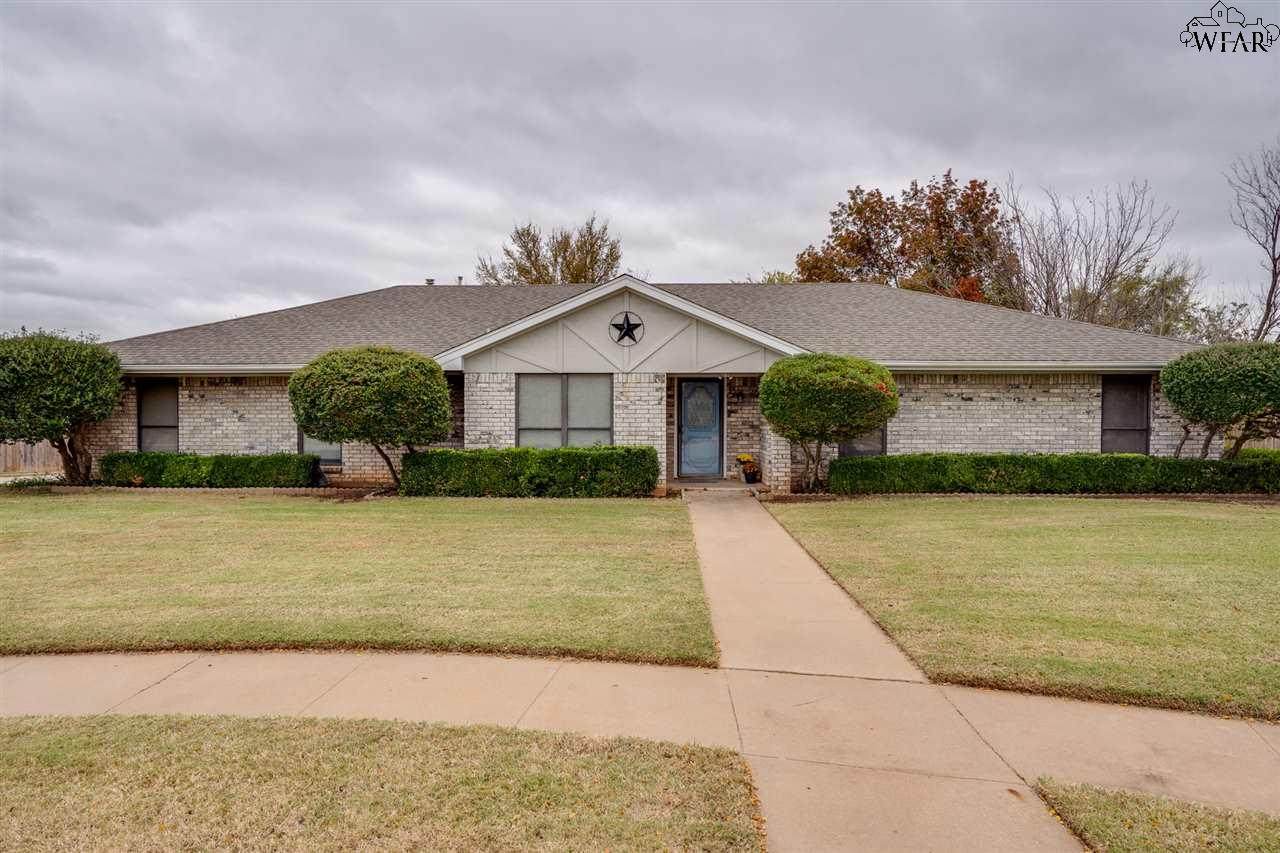 2906 Cromwell Avenue - Photo 1