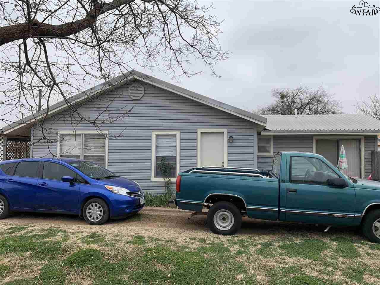 307 Oak Street - Photo 1