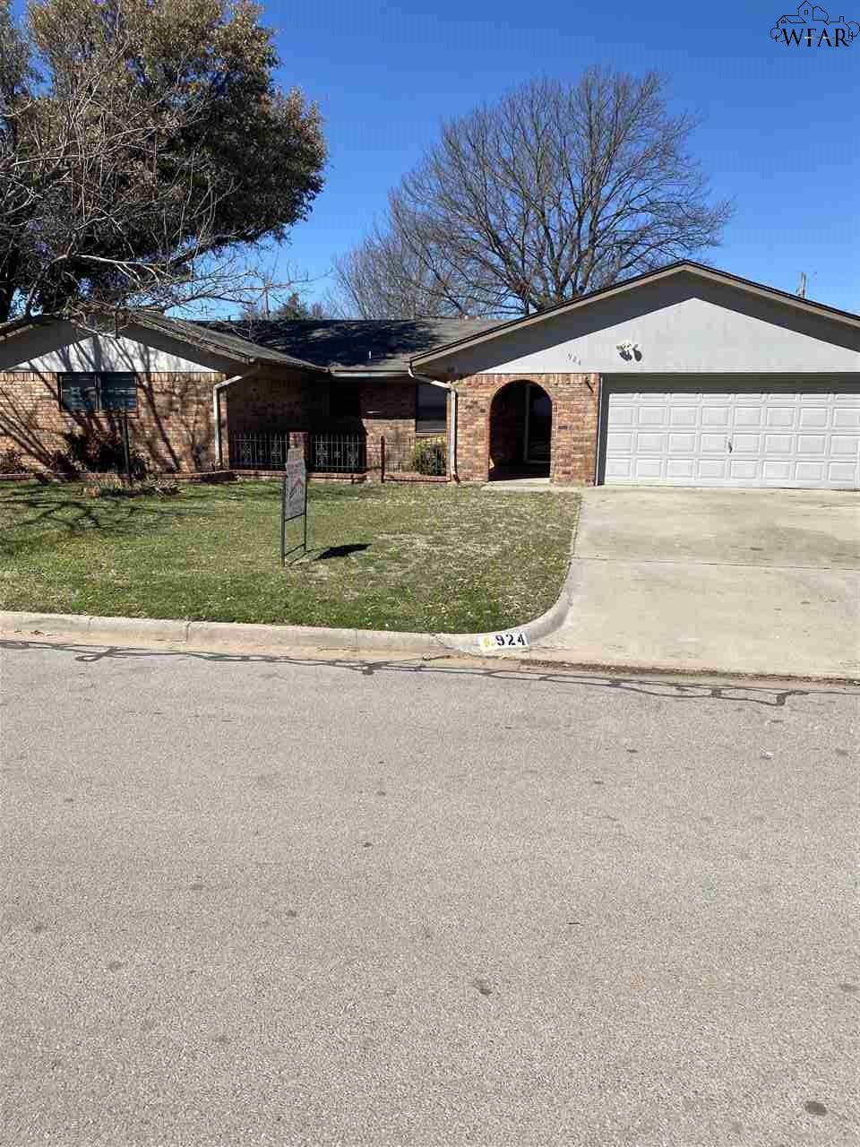 924 Tejas Drive - Photo 1