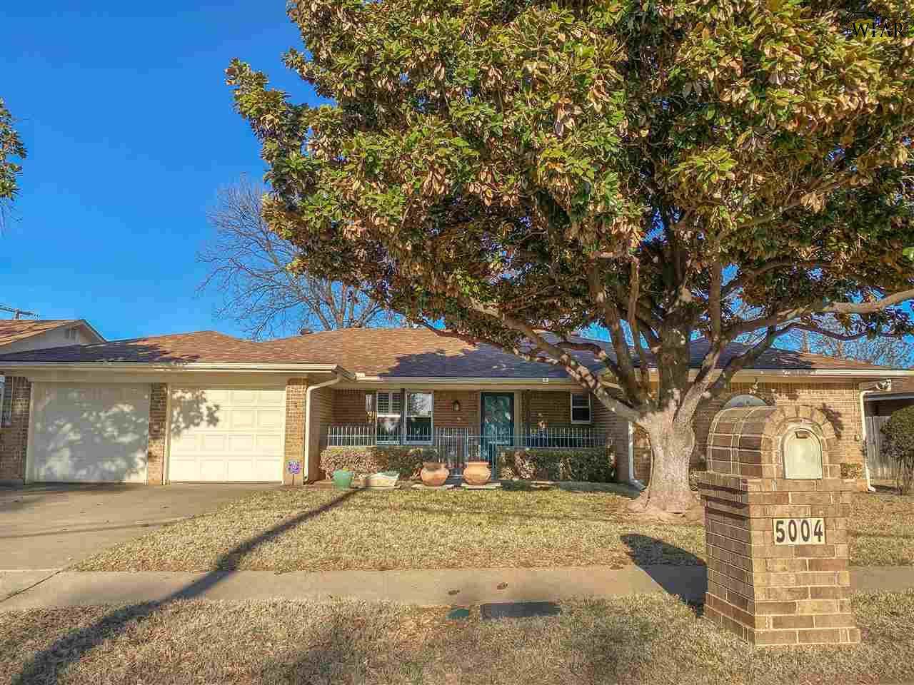 5004 Greenbriar Road - Photo 1
