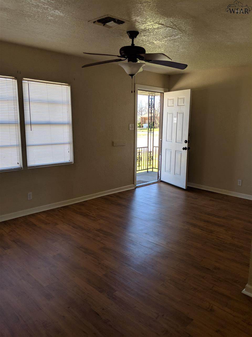 1107 Fuller Circle - Photo 1