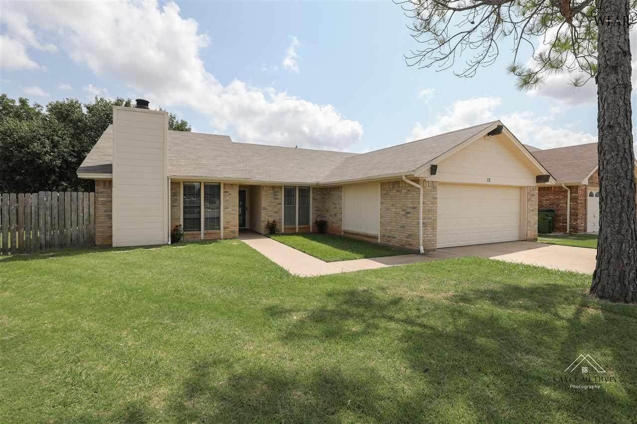 12 Colonial Drive - Photo 1