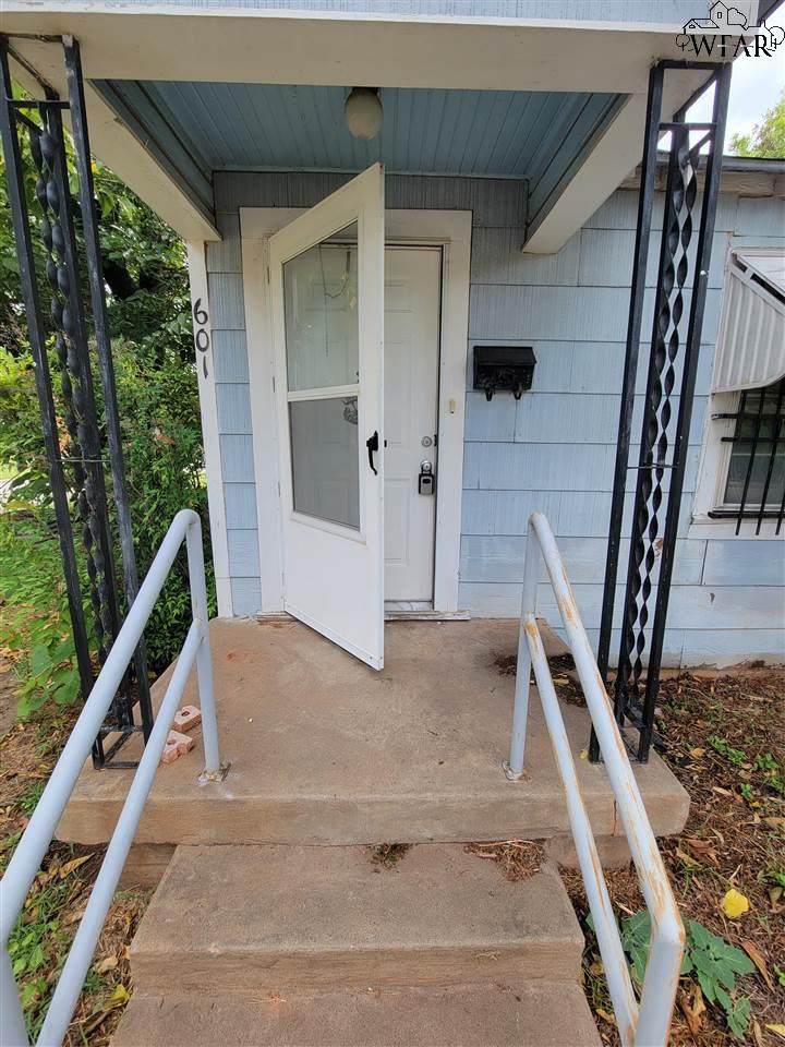 601 Roosevelt Street - Photo 1