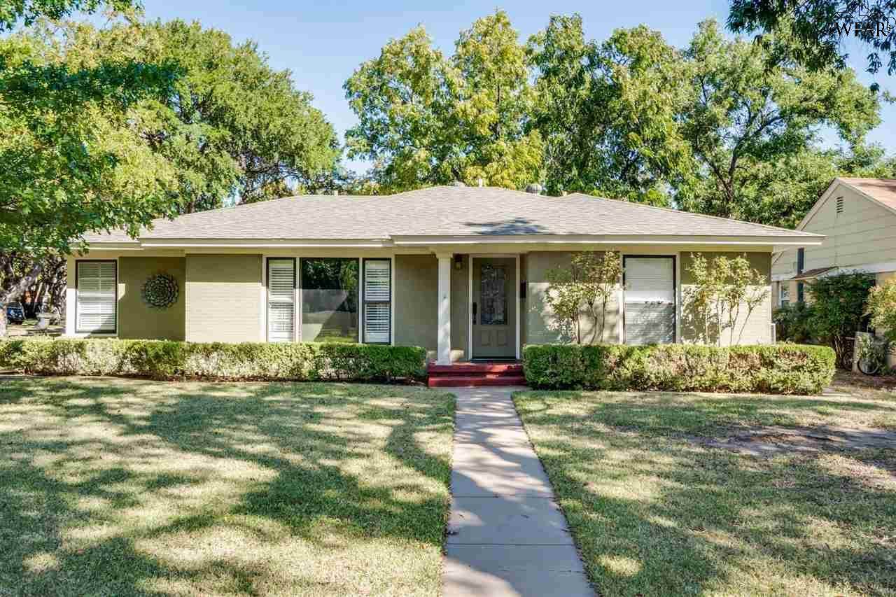 2424 Cambridge Avenue - Photo 1