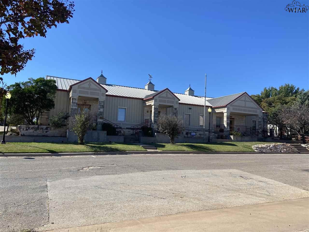1106 Travis Street - Photo 1