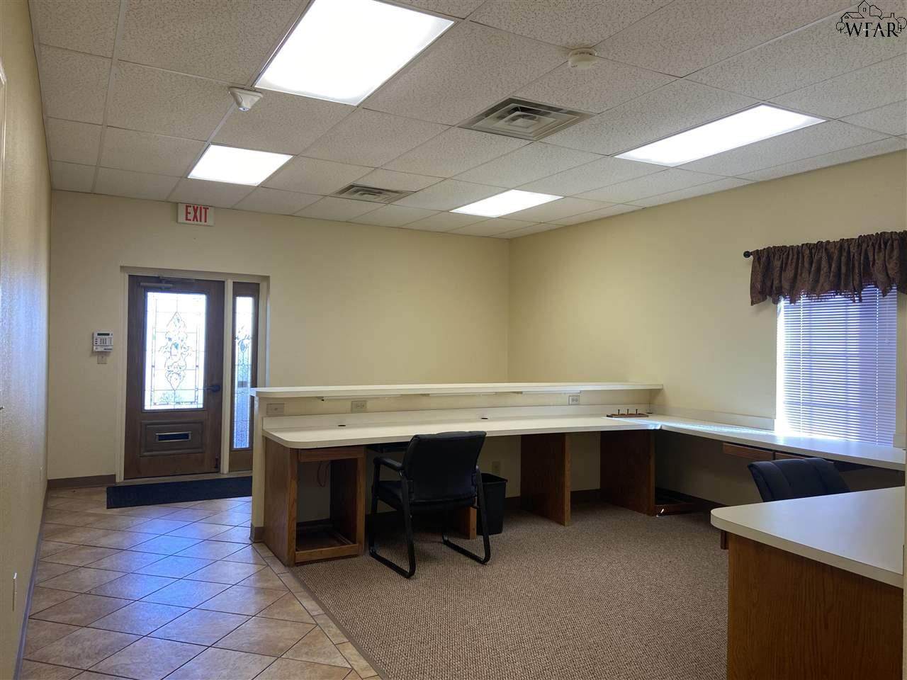 1106 Travis Street - Photo 1
