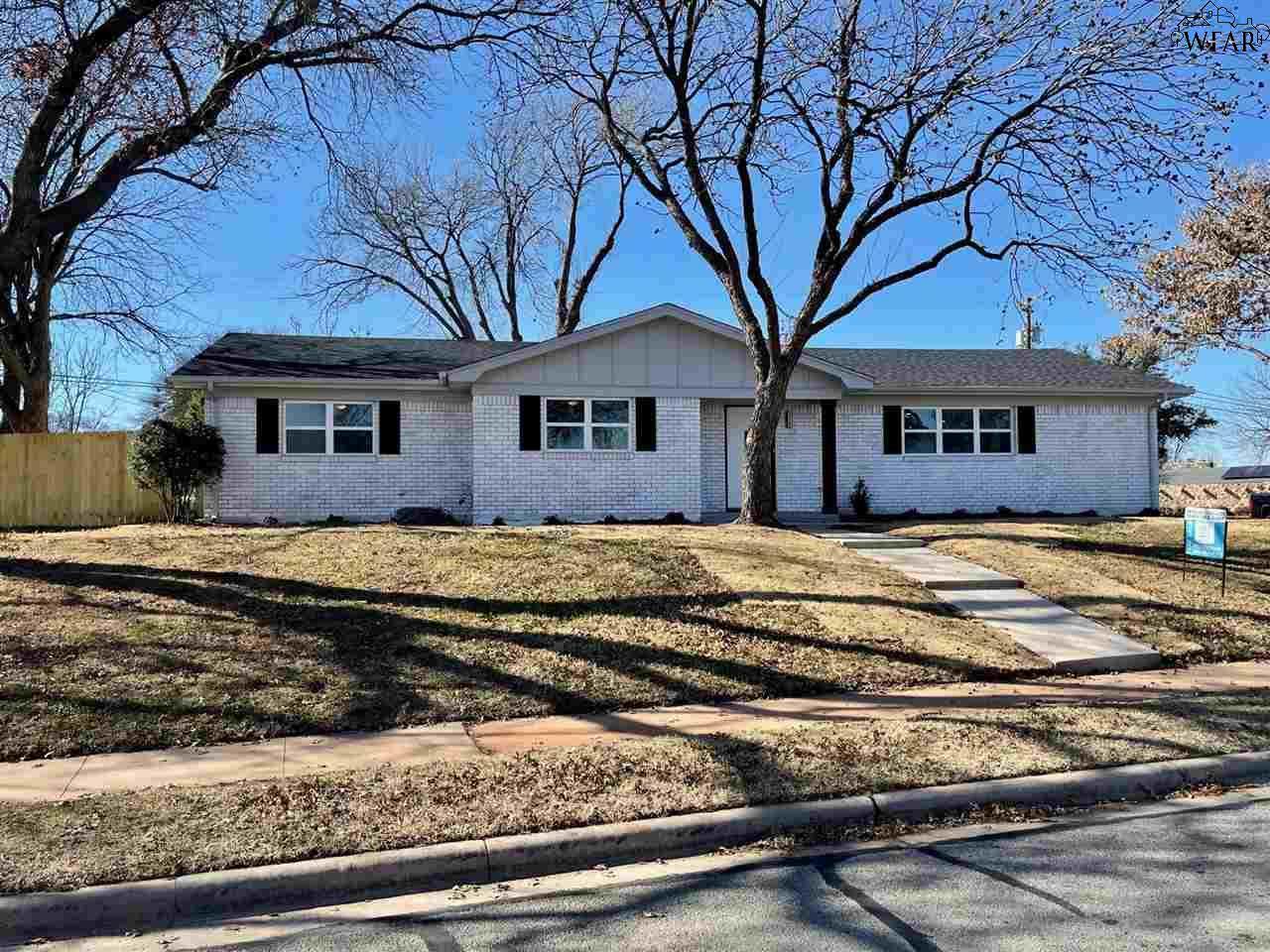 1800 Ridgemont Drive - Photo 1