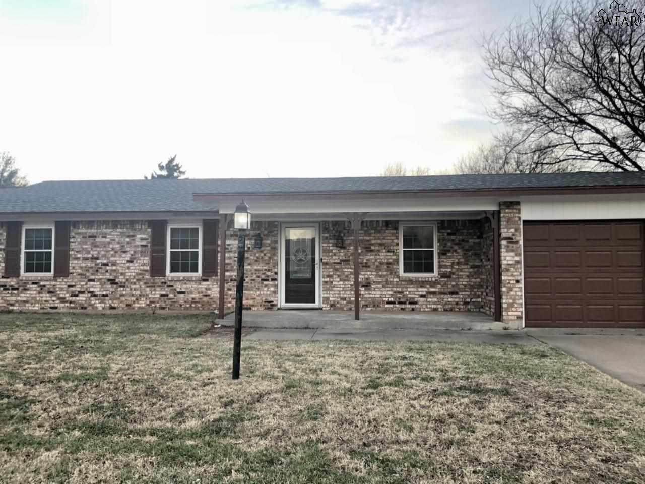 5506 Hooper Drive - Photo 1