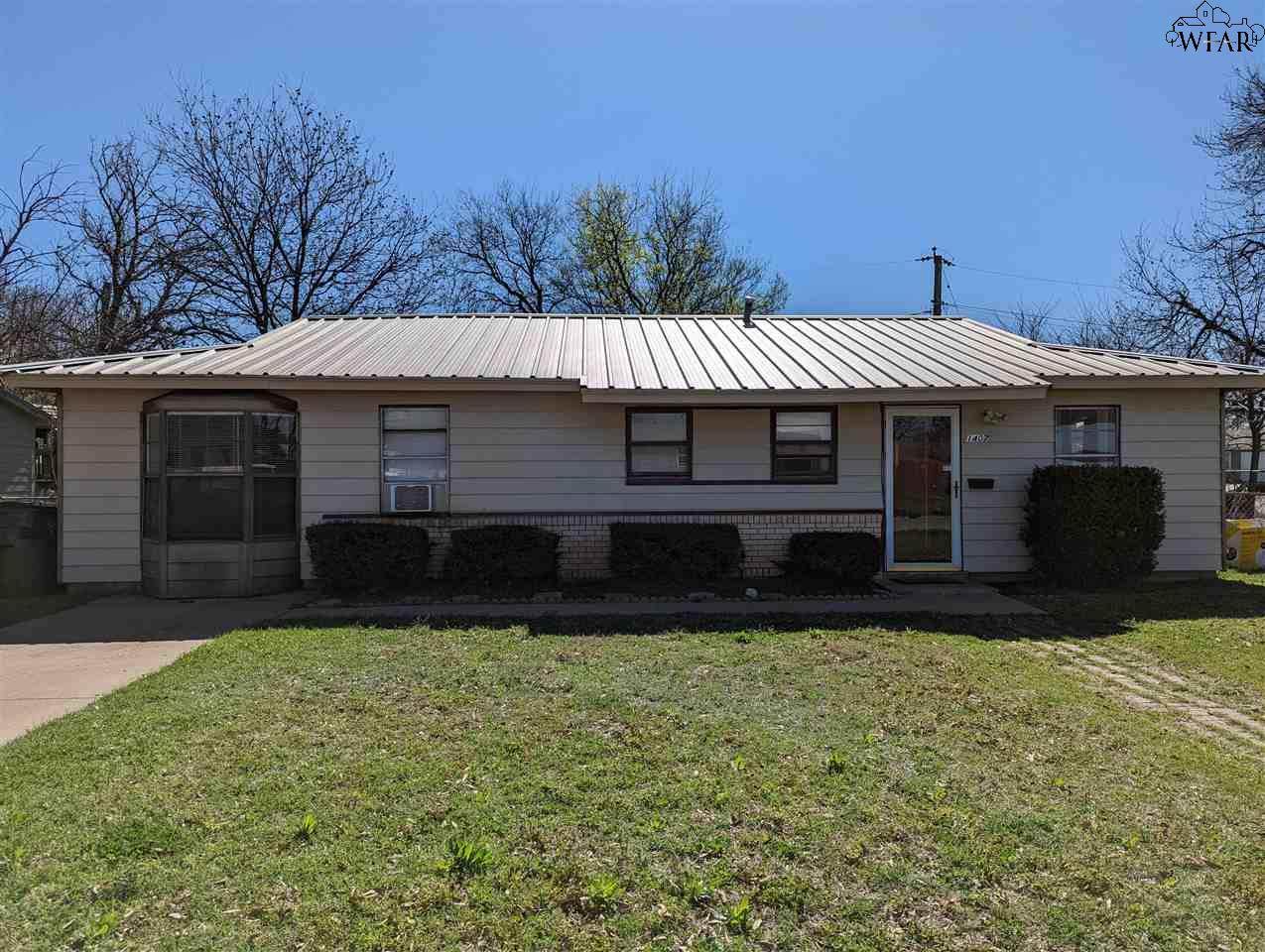 1407 Harris Lane - Photo 1