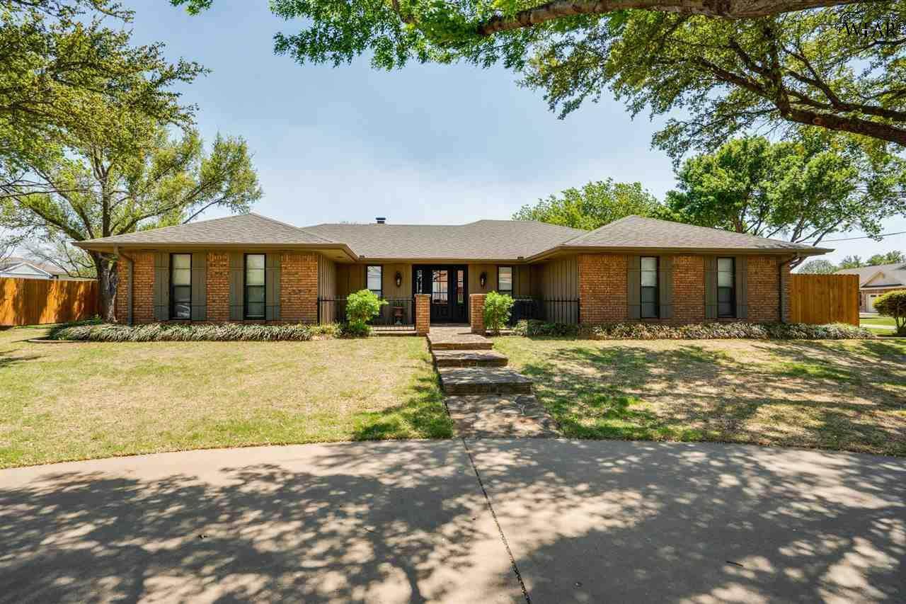 704 Shoreline Drive - Photo 1