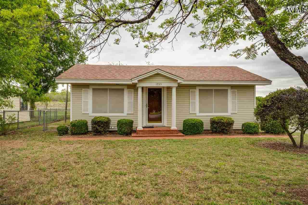 1035 Wellington Lane - Photo 1