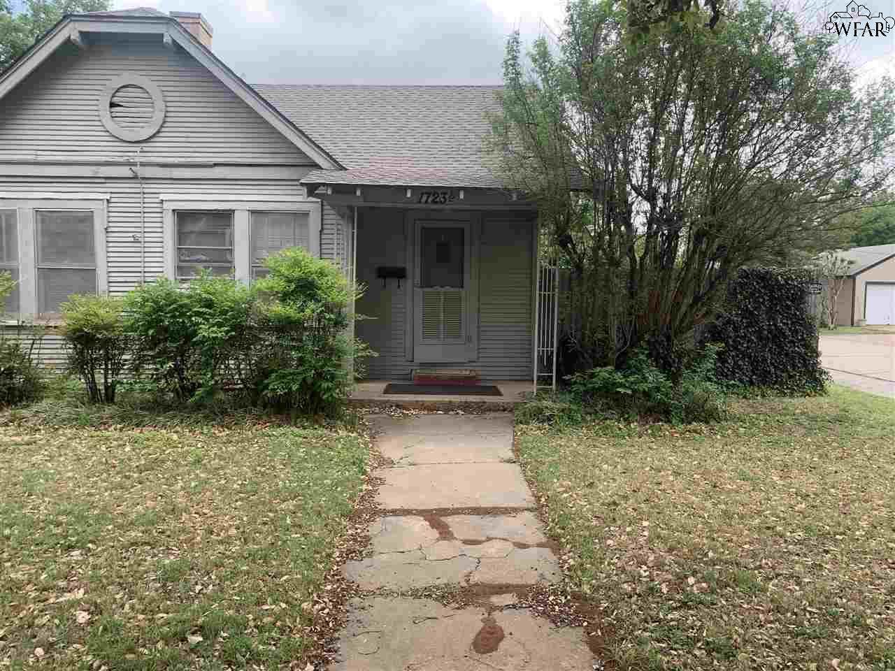 1723 1/2 Mcgregor Avenue - Photo 1