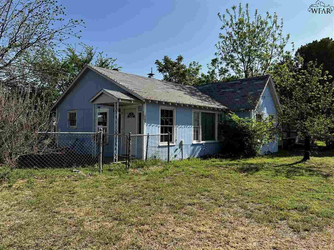 725 College Street - Photo 1